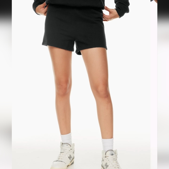 SOLD Aritzia TNA Cozy Fleece Shorts - Picture 1 of 12
